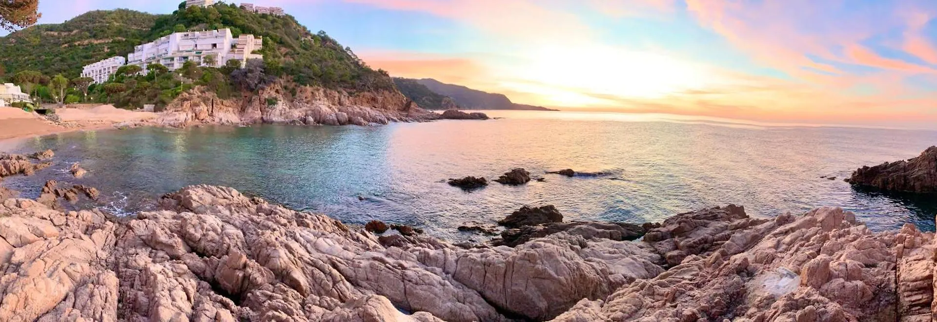 Apartment ⭑ Sea Views + Private Beach. What Else? ⭑ Tossa de Mar Spain