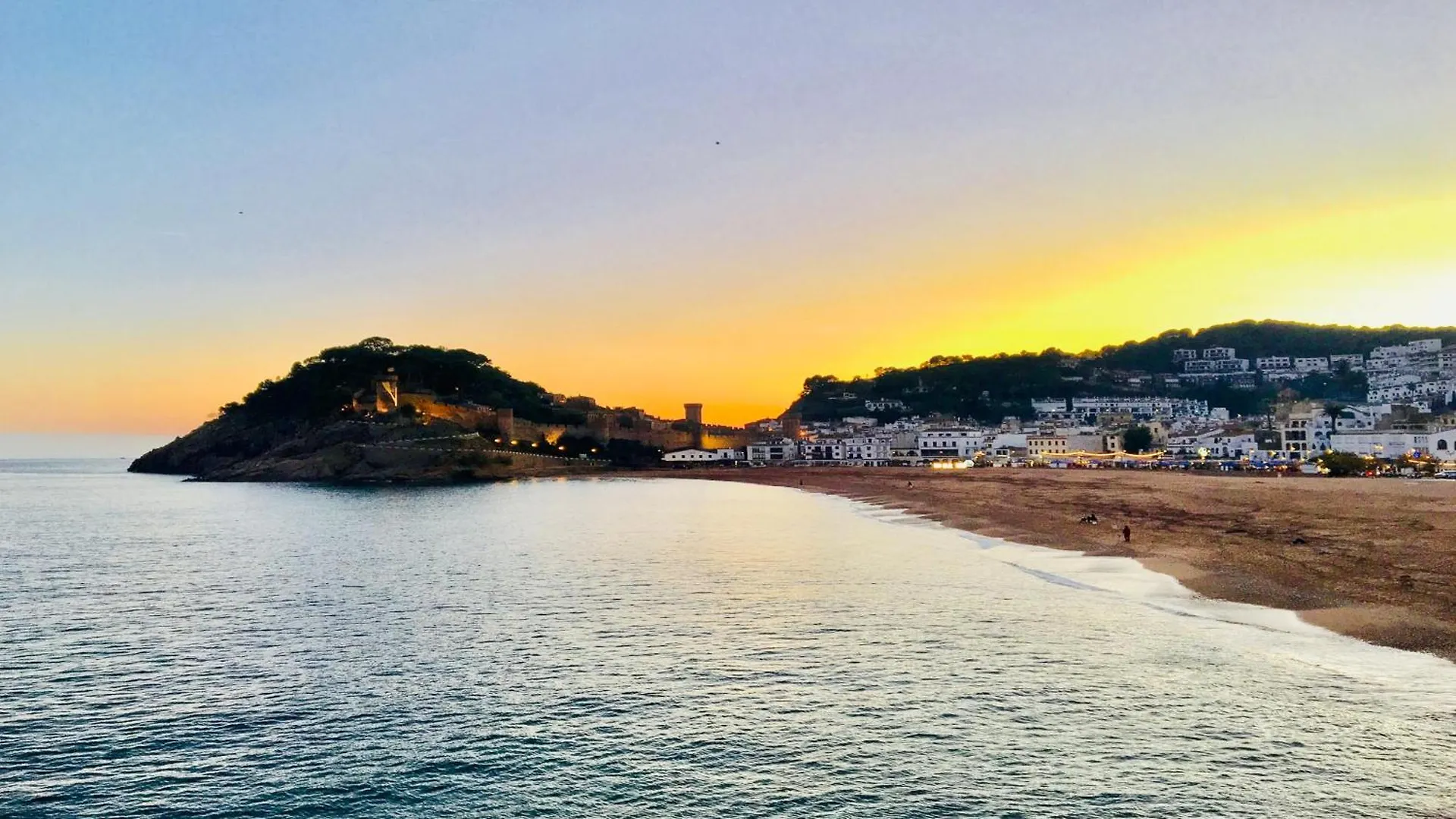 Apartment ⭑ Sea Views + Private Beach. What Else? ⭑ Tossa de Mar Spain