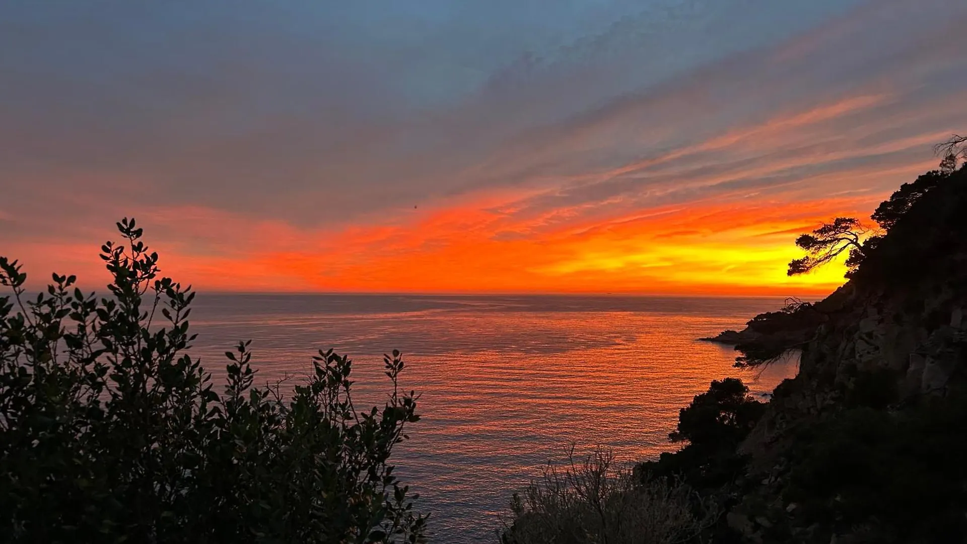 Apartment ⭑ Sea Views + Private Beach. What Else? ⭑ Tossa de Mar