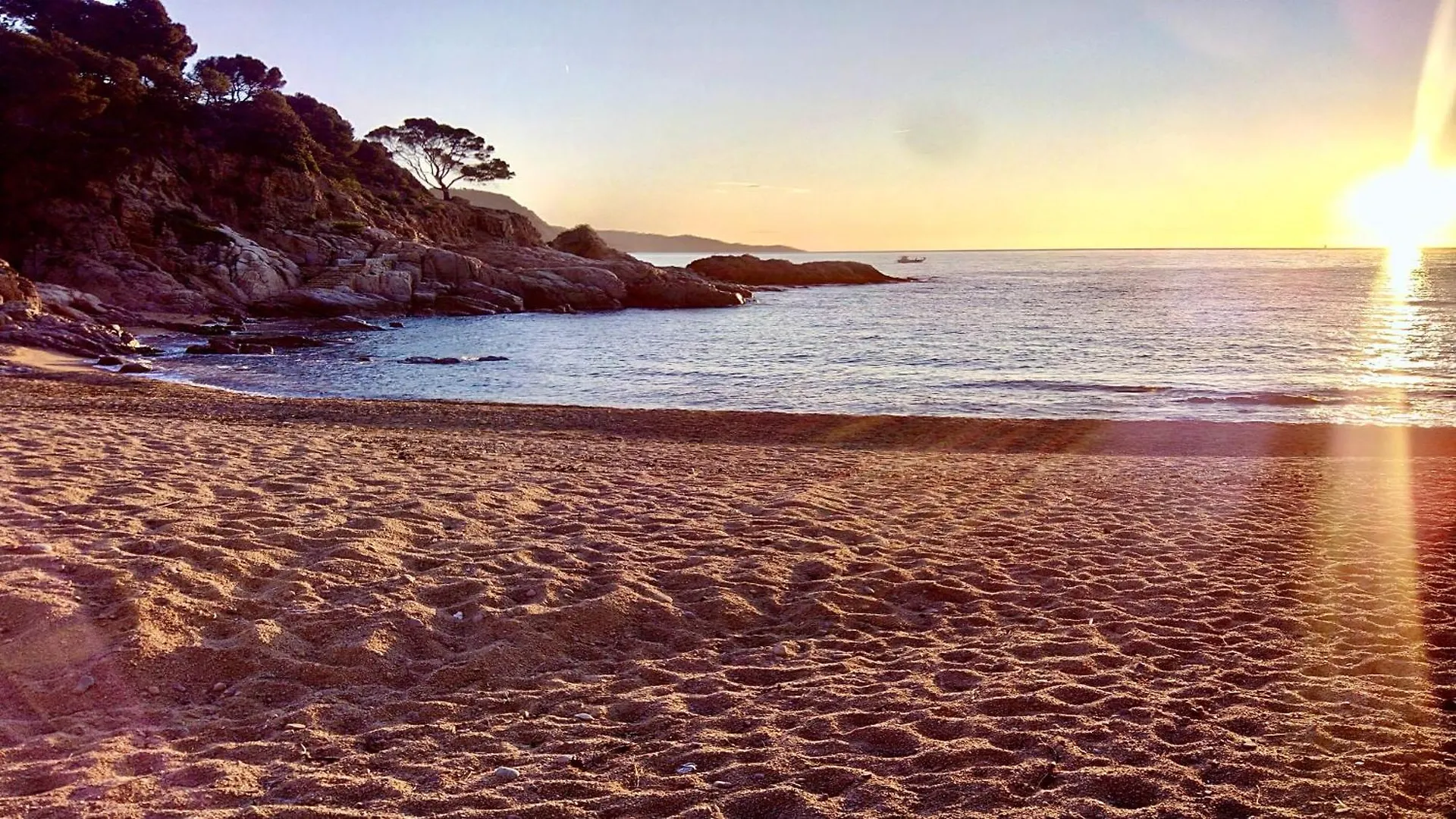 Appartamento ⭑ Sea Views + Private Beach. What Else? ⭑ Tossa de Mar