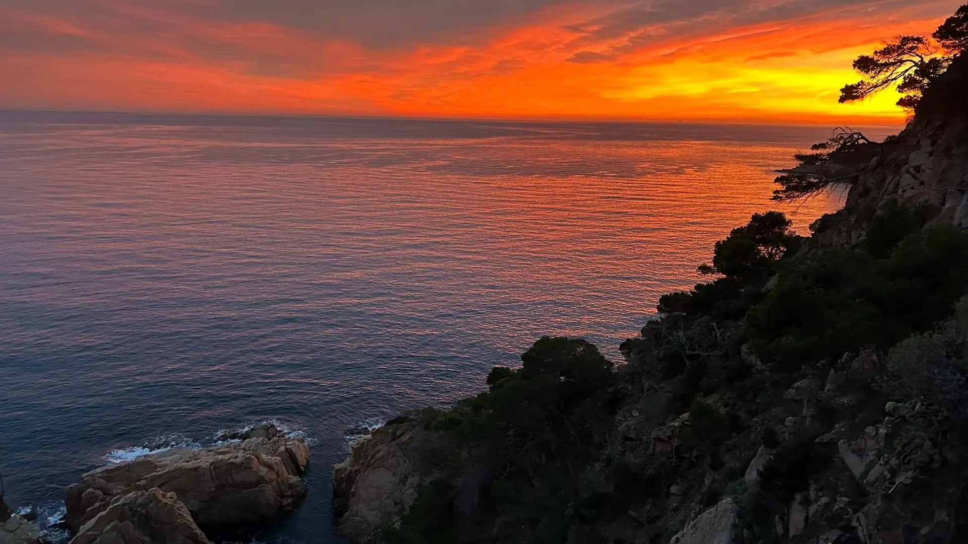 Appartamento ⭑ Sea Views + Private Beach. What Else? ⭑ Tossa de Mar