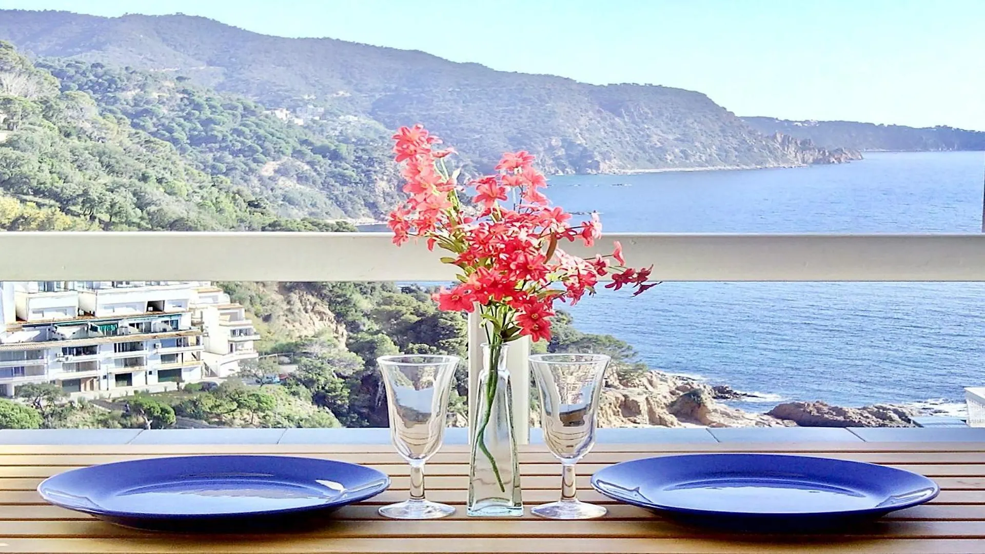 ⭑ Sea Views + Private Beach. What Else? ⭑ Tossa de Mar Apartment